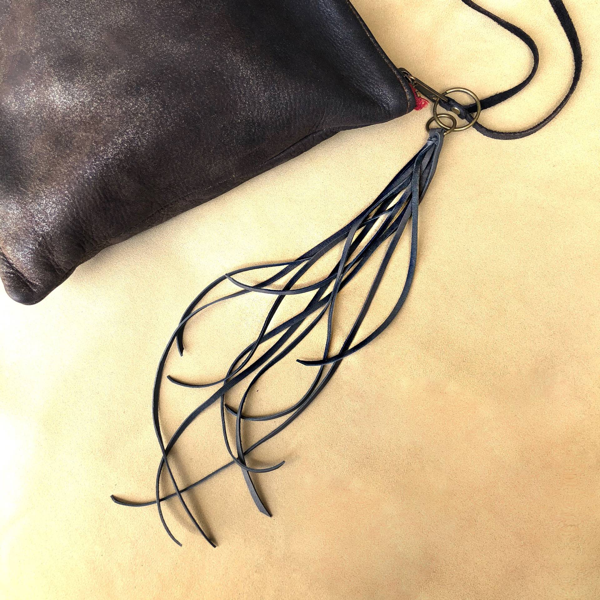 Boho Geldbörse, Graues Leder Quaste, Leder, Quaste Für Schlüsselanhänger, Zipper Pull Accessoire, Geldbörse von ASTALIJewelry