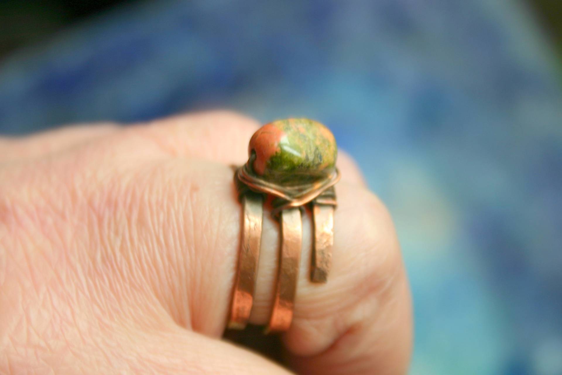 Drahtring Mit Unakit Ston, Kupferdrahtring, Einfacher Drahtring, Drahtschmuck, Draht Umwickelter Schmuck, Kupferschmuck Kostenloser Versand Drahtring Mit Unakit Ston, Kupferdrahtring, Einfacher Drahtring, Drahtschmuck, Draht Umwickelter Schmuck, Kupferschmuck Kostenloser Versand von ASUlrichDesign