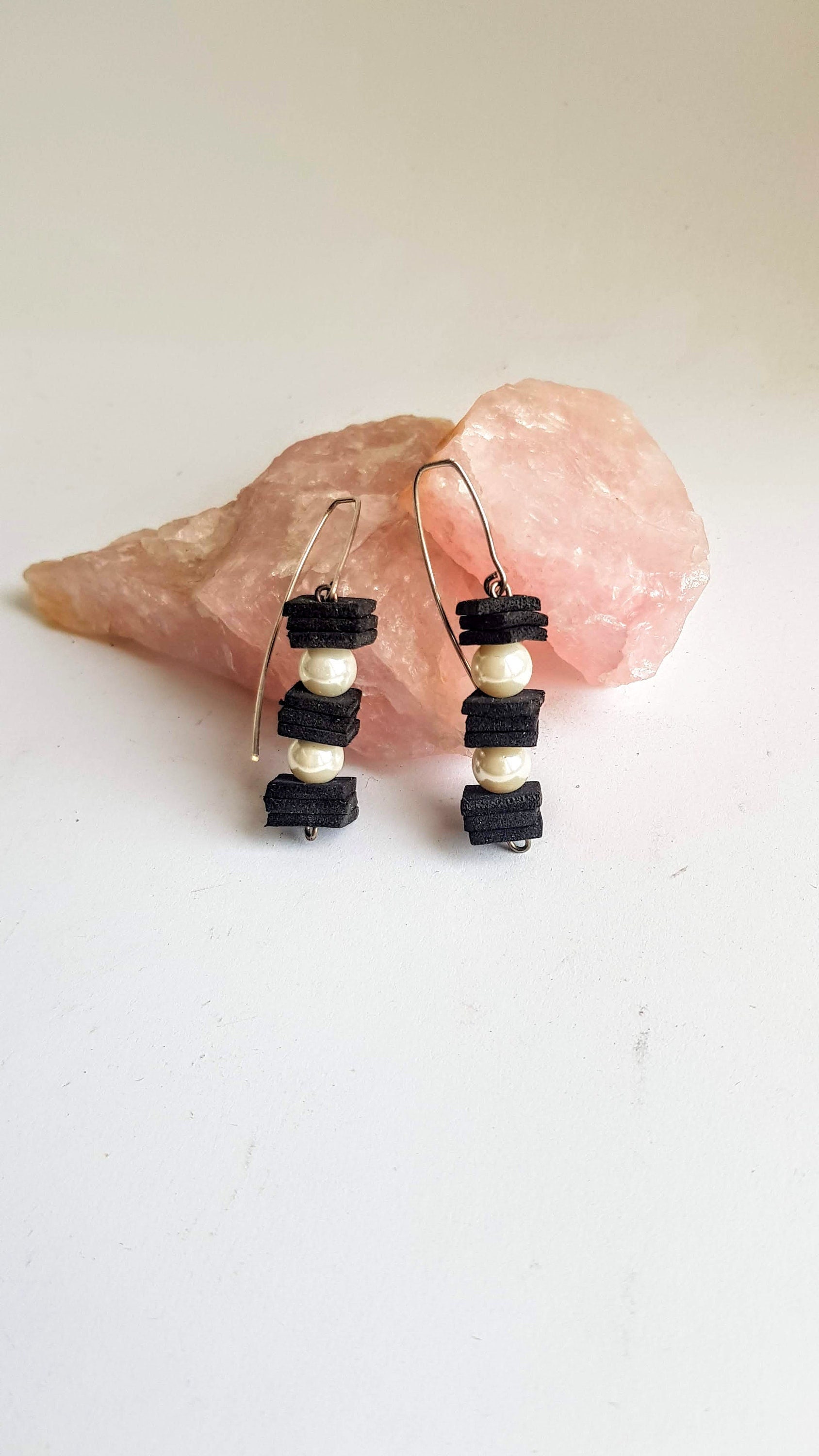 Moderne Ohrringe Lange Sterling Silber Statement Perlenohrringe Gummischmuck Kostenloser Versand Moderne Ohrringe Lange Sterling Silber Statement Perlenohrringe Gummischmuck Kostenloser Versand von ASUlrichDesign
