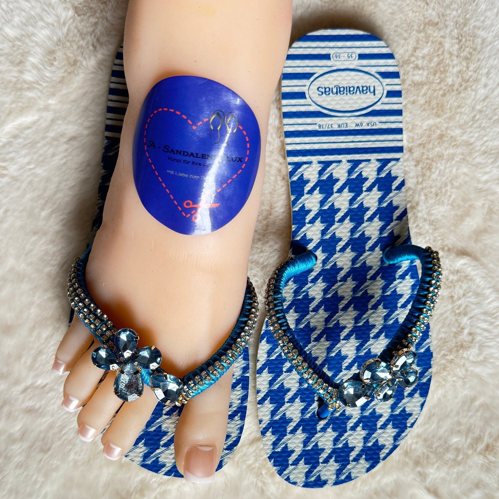 Handverzierte Original Havaianas - Unikat Personalisiert Flip Flops Bling Mit Kristallen Und Ziersteinen Blau Sparkle Sandalen von ASandalendelux