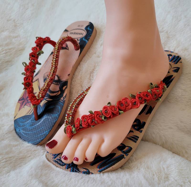 Handverzierte Original Havaianas - Unikat Wonderwoman Flip Flops Bling Mit Kristallen Und Ziersteinen Rot Sparkle Sandalen von ASandalendelux