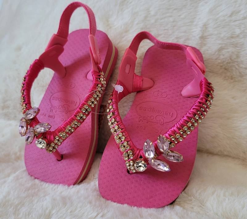 Havaianas - Kinder -Unikat Personalisiert Mit Kristallen Und Ziersteinen Pink Sandalen Mutter Kinder Partnerlook Havaianas - Kinder -Unikat Personalisiert Mit Kristallen Und Ziersteinen Pink Sandalen Mutter Kinder Partnerlook von ASandalendelux
