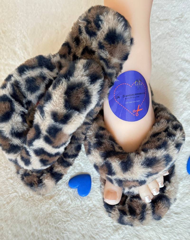 Personalisierte Kunstfell Flauschige Hausschuhe Gemütliche Für Frauen Brautjungfer Geschenke Leopard Zehentrenner Slipper, Spa Personalisierte Kunstfell Flauschige Hausschuhe Gemütliche Für Frauen Brautjungfer Geschenke Leopard Zehentrenner Slipper, Spa von ASandalendelux