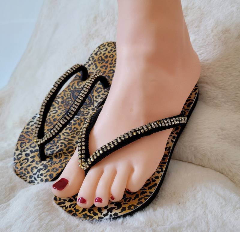 Reduziert-Handverzierte Original Havaianas - Unikat Flip Flops Bling Mit Leo-Muster Und Ziersteinen Schwarz Sparkle Sandalen Reduziert-Handverzierte Original Havaianas - Unikat Flip Flops Bling Mit Leo-Muster Und Ziersteinen Schwarz Sparkle Sandalen von ASandalendelux