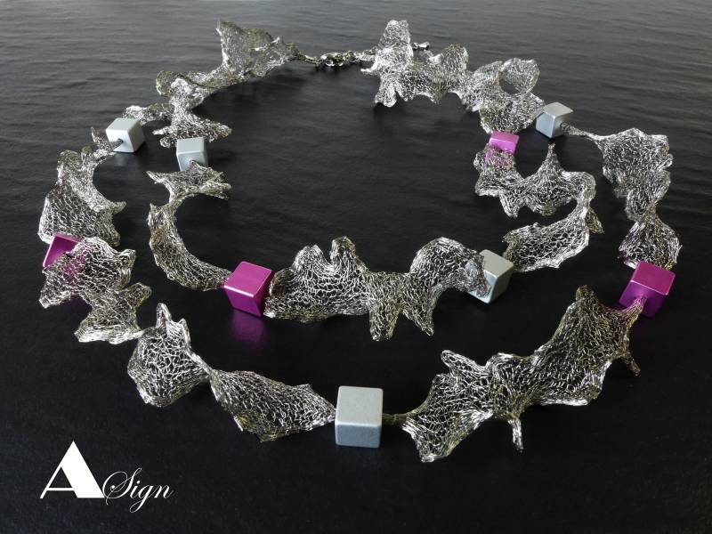 A Sign Curly Damen Kette/Halskette Gewebeband Und Aluminium-Würfel Silber & Grau Rosa Karabiner-Verschluss Verstellbar von ASignSchmuckDesign