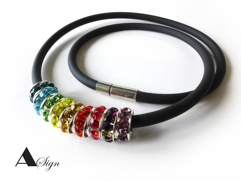 A Sign Plasma Regenbogen Kautschuk-Damen-Halskette/Kette 9 Kristall-Elemente Edelstahl-Magnetverschluss von ASignSchmuckDesign