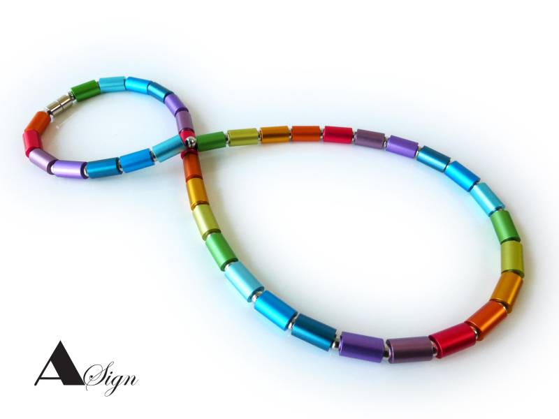 A Sign Roundabout Aluminum-Walzen & Edelstahl/Polaris Spacer Regenbogen Damen Halskette/Halsreif/Collier Magnet-Verschluss Silber/Bunt von ASignSchmuckDesign