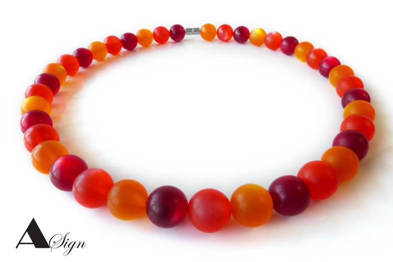 A Sign Sunset Frozen Kunst-Harz Polaris-Effekt Damen Perlen Halskette/Kette Rot Orange Magnet-Schließe von ASignSchmuckDesign