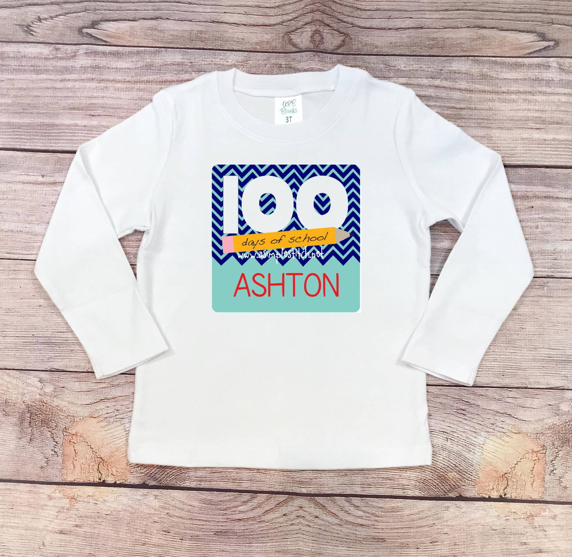 100 Days Of School Blue Chevron - Personalisiertes Direkt Auf Kleidungsstück Gedrucktes Shirt von ASimpleStitch1