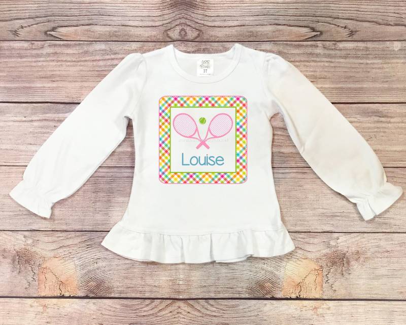 Mädchen Tennisschläger Shirt - Direkt Zum Kleidungsstück Gedrucktes Design Perfekt Für Ihre Kleinen Personalisiert von ASimpleStitch1