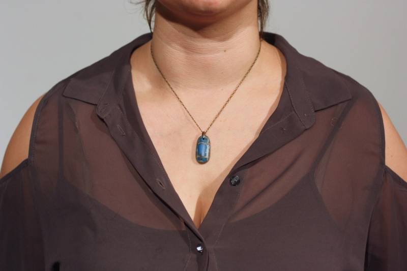 Kleine Handgemachte Warme Blaue Glas Anhänger Halskette von ASmallProduction