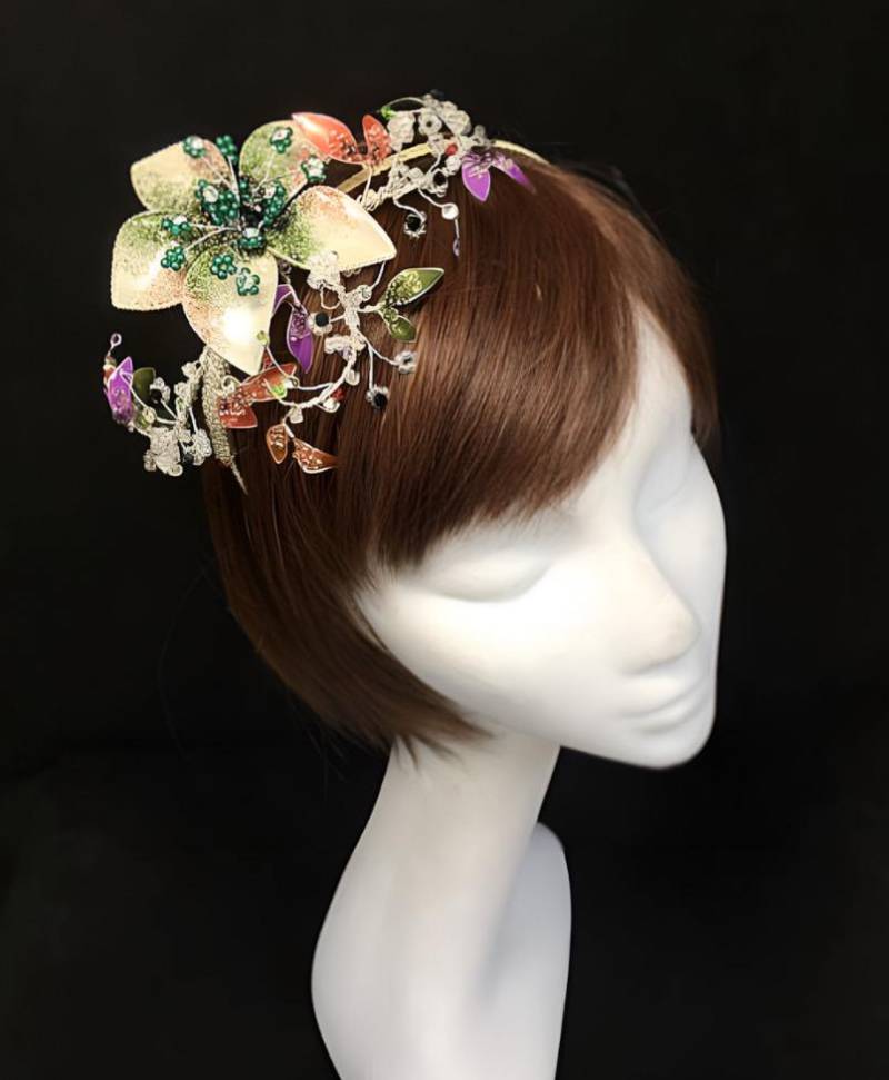 Grüner Fascinator, Silberner Mutter Der Braut, Sommerhochzeit, Brautjungfer Tiara, Maß Fascinator von ASutherlandHeadwear