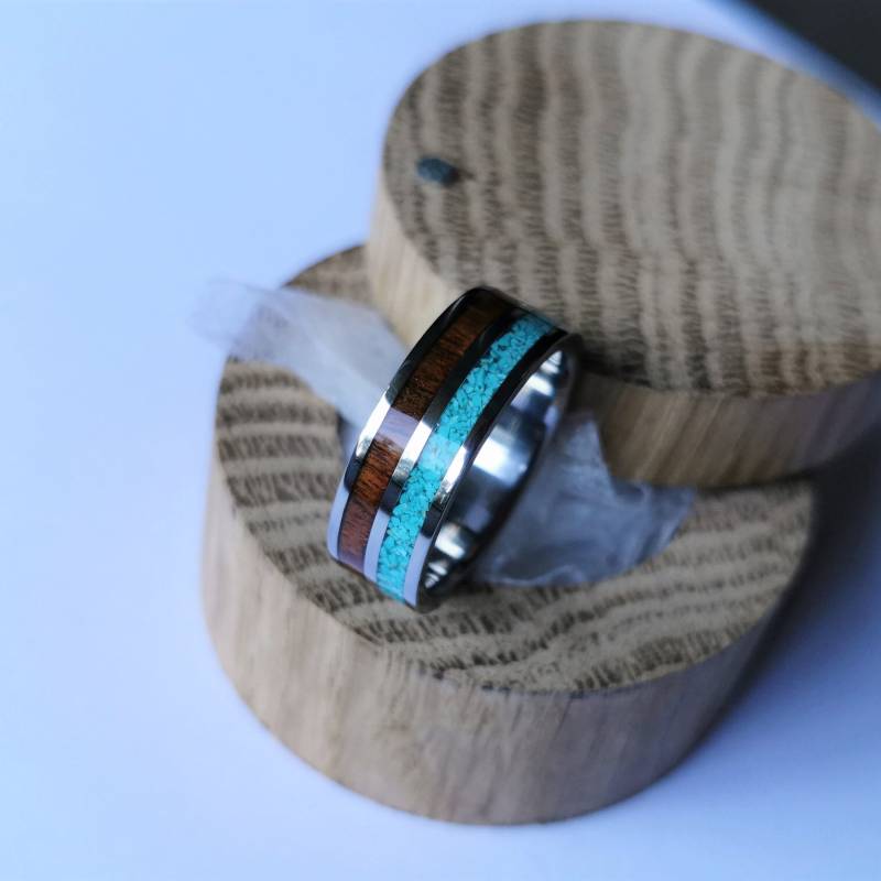 Einzigartiger Handgefertigter Titan Ring "Kontrast" Mit Türkis Und Santos Palisander Inlay von ATDesignStudio