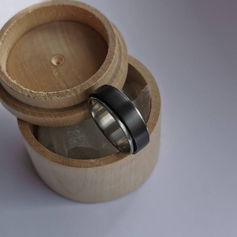Dreherring Aus Schwarzem Zirkon Und Titan. Handgemacht Personalisierbar von ATDesignStudio