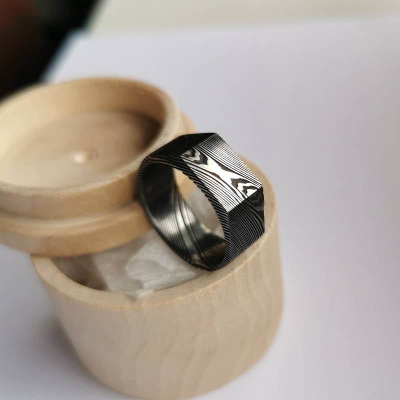 Siegelring Aus Rostfreiem Damaststahl. Einzigartiger Handgefertigter Ring. Handgemacht Und Individualisierbar von ATDesignStudio