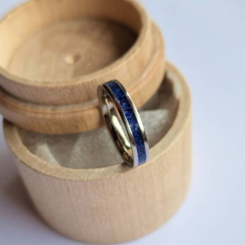 Titanring Mit Lapis Lazuli Kanal von ATDesignStudio