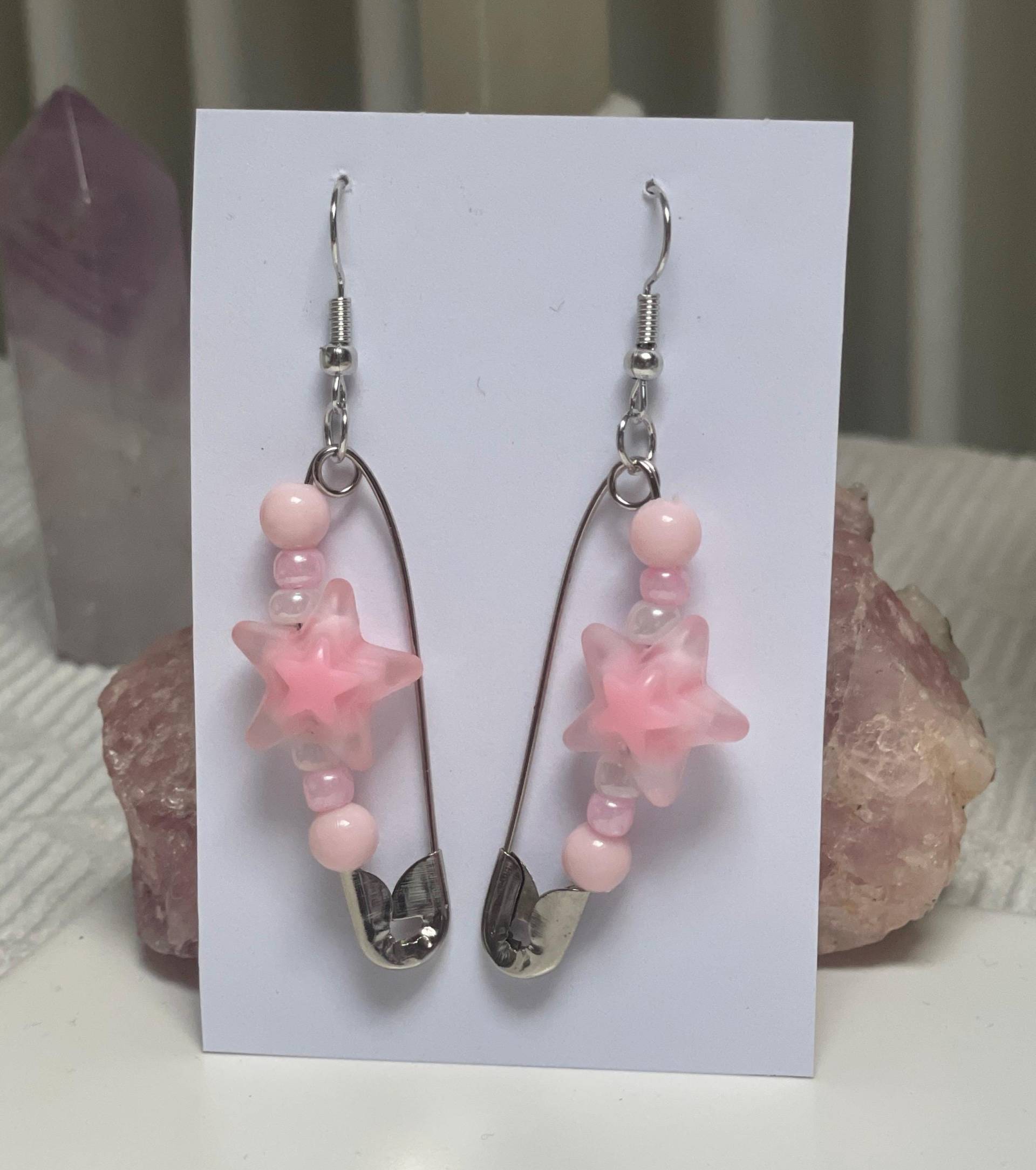 star Pin Ohrringe - Rosa Sicherheitsnadel Mit Perlen&stern | Größe L star Pin Ohrringe - Rosa Sicherheitsnadel Mit Perlen&stern | Größe L von ATELIERNOORbySafiyah