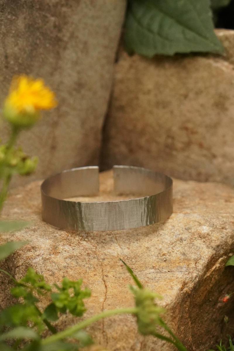 Armcuff Stainless Steel Hammered Armcuff Stainless Steel Hammered von ATELIERSACHER
