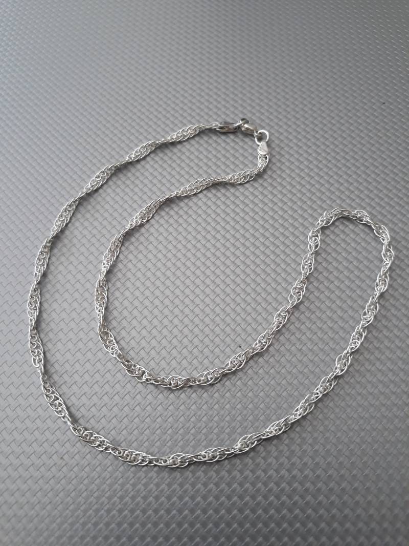 Handgefertigte Silberne Damenkette von ATELIERYOURI