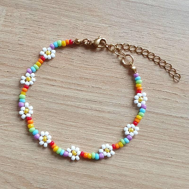 Verstellbares Regenbogen-Blumenperlenarmband, Goldperlenschmuck Mit Kleinen Blumen von ATELOR