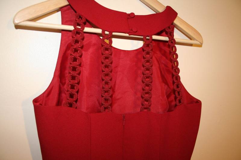 20Er Jahre Rotes Kleid Mit Schlitz Und Schleifen Detail Am Rücken 20Er Jahre Rotes Kleid Mit Schlitz Und Schleifen Detail Am Rücken von ATGiG