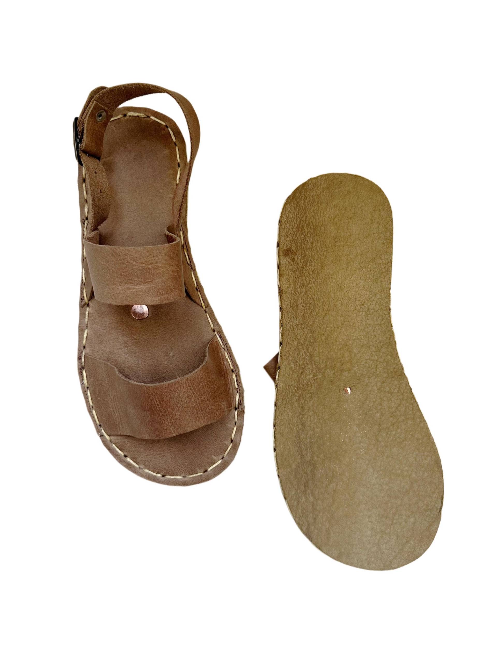 Handgefertigte Ledersandalen Kupfernieten, Barfuß Design Für Frauen Handgefertigte Ledersandalen Kupfernieten, Barfuß Design Für Frauen von ATICAgroundingshoes