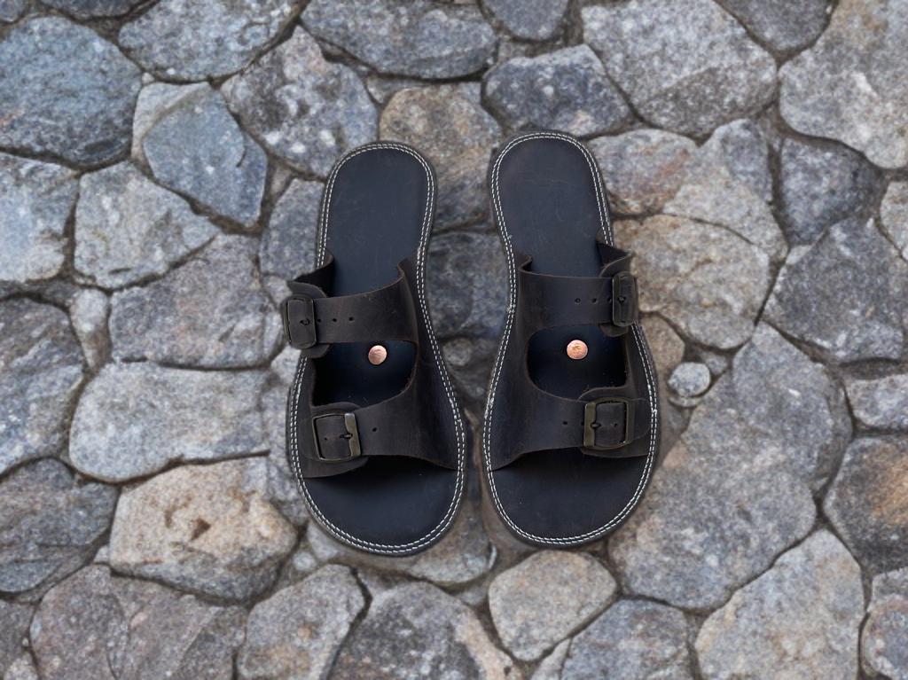 Neue Handgefertigte Erdungs-Hausschuhe Für Frauen, Erdungs-Sandalen Mit Kupfernieten, Dunkelbraun von ATICAgroundingshoes