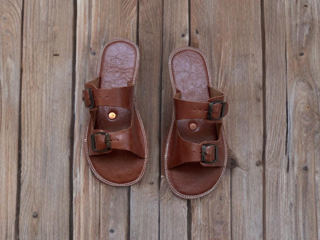 Neue Handgefertigte Erdungs-Hausschuhe Für Männer, Erdungs-Sandalen Mit Kupfernieten, Antik-Braun von ATICAgroundingshoes