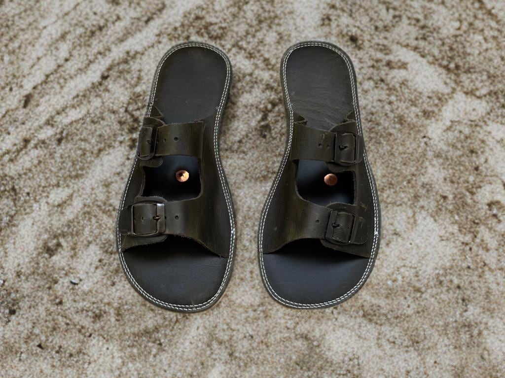 Neue Handgefertigte Erdungs-Hausschuhe Für Männer, Erdungssandalen Mit Kupfernieten, Militärgrün von ATICAgroundingshoes