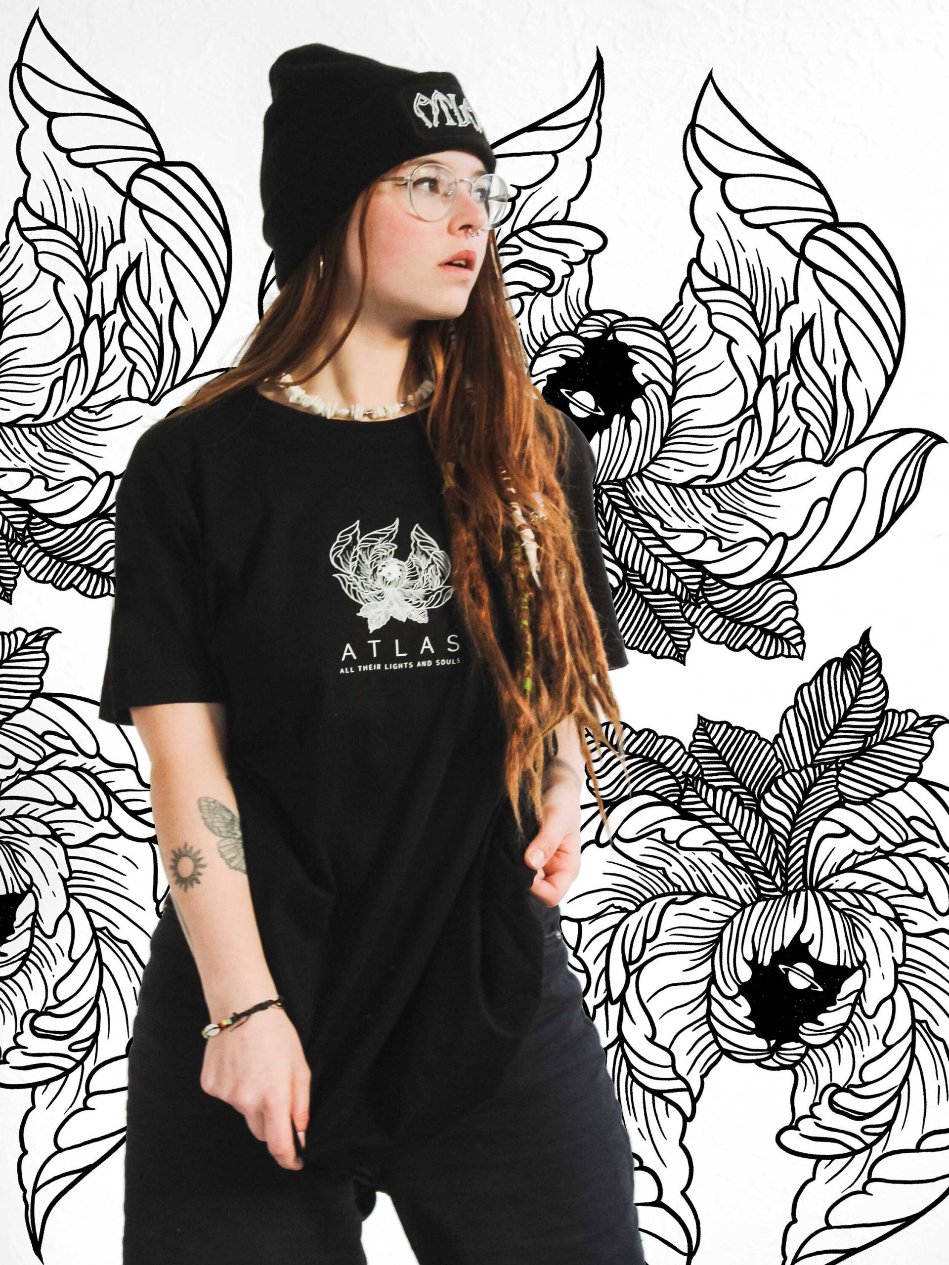 Oversized T-Shirt "Flower" Handmade Oversized T-Shirt "Flower" Handmade von ATLASARTCOLLECTIVE