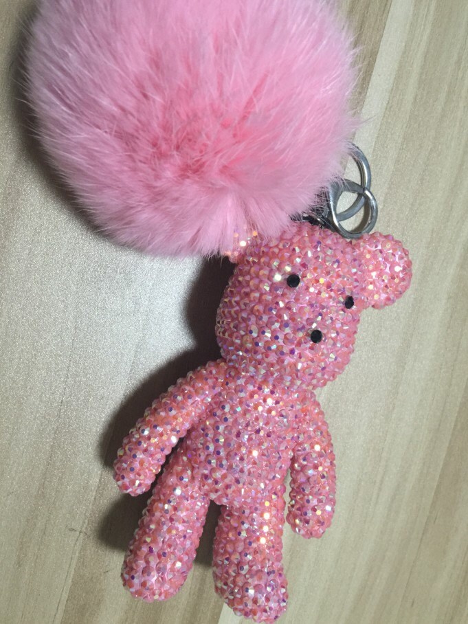 Crystal Bear Schlüssel Ketten Bag Charms Pink Bling Teddybär Mit Rosa Pom Poms-Niedliche Schlüsselanhänger Handtasche Charm Pelzigen von ATSlowTimes