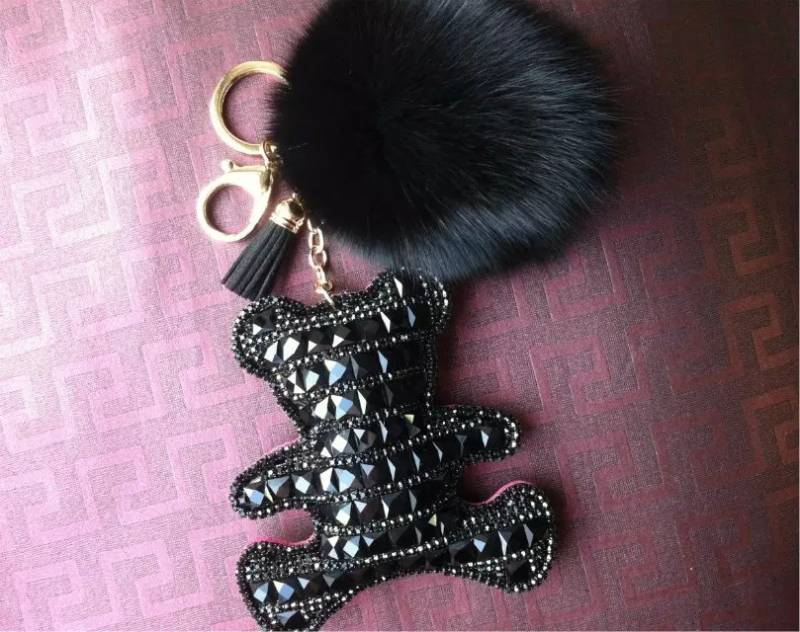 Niedliche Schlüsselbund Frauen Taschenanhänger Black Diamonds Bear Charms Befestigen Schwarzen Pelz Pom Pom, Shine Bling Keychain Süße von ATSlowTimes