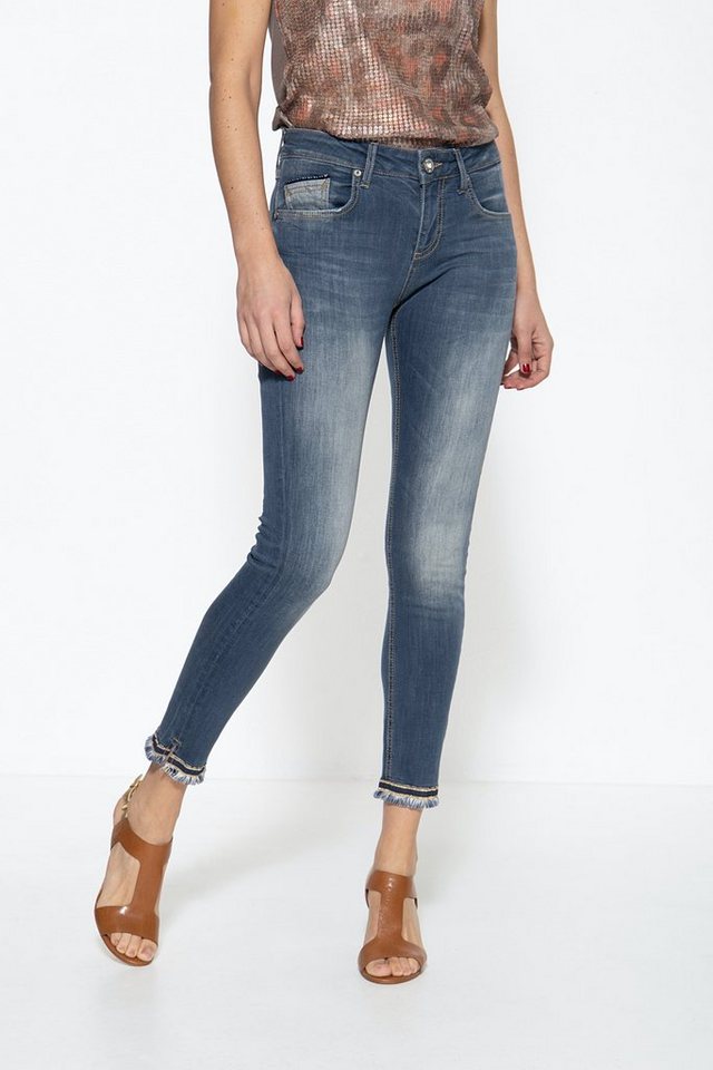 ATT Jeans 5-Pocket-Jeans Leoni mit offenen Saumkanten mit glitzerndem Band als Abschluss von ATT Jeans