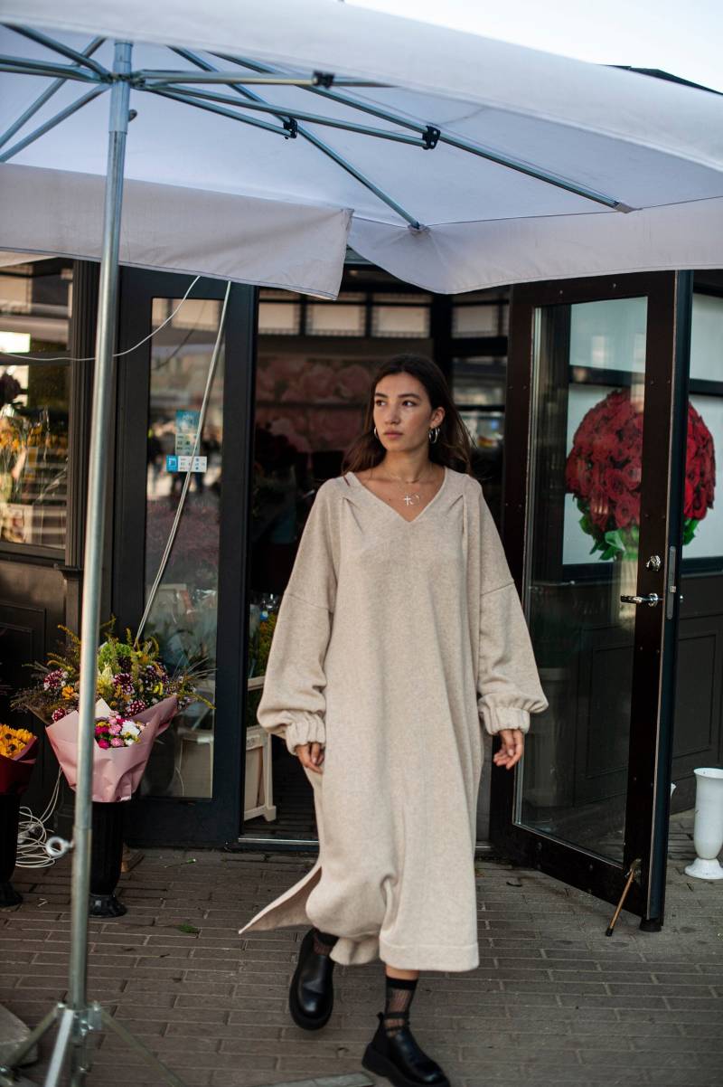 Oversized Winter Kleid, Merino V Ausschnitt Kleider, Langes Schwarzes Warmes Tunika Loose Fit Übergroßes Kleid von ATUKO