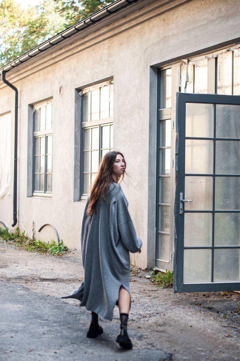 Oversized Winter Kleid, Merino V Ausschnitt Kleider, Langes Schwarzes Warmes Tunika Loose Fit Übergroßes Kleid von ATUKO