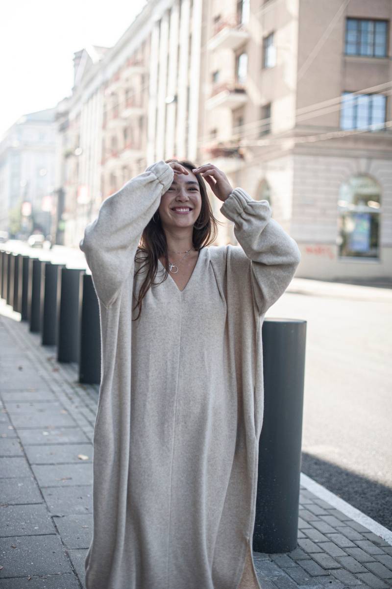 Oversized Winter Kleid, Merino V Ausschnitt Kleider, Langes Schwarzes Warmes Tunika Loose Fit Übergroßes Kleid von ATUKO