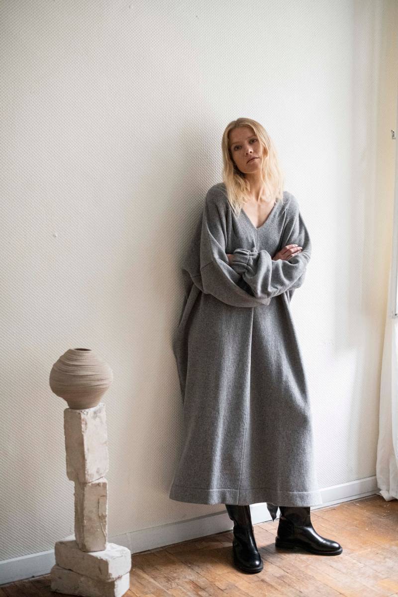 Oversized Winter Kleid, Merino V Ausschnitt Kleider, Langes Schwarzes Warmes Tunika Loose Fit Übergroßes Kleid von ATUKO