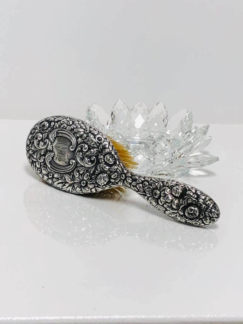 Antik 1896 - Repousse Haarbürste Von Gorham. in Sterling Silber von ATZAJEWELRY