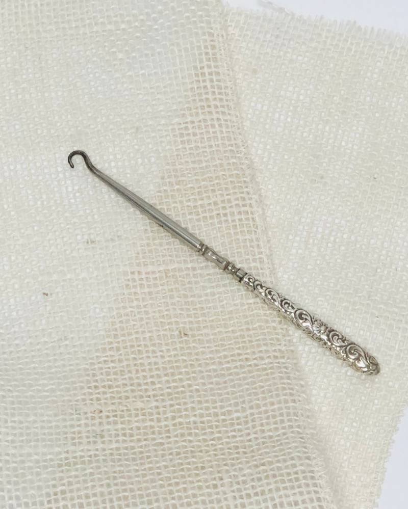 Antike Knopf Haken Mit Sterling Silber Wehrt Floral Griff von ATZAJEWELRY