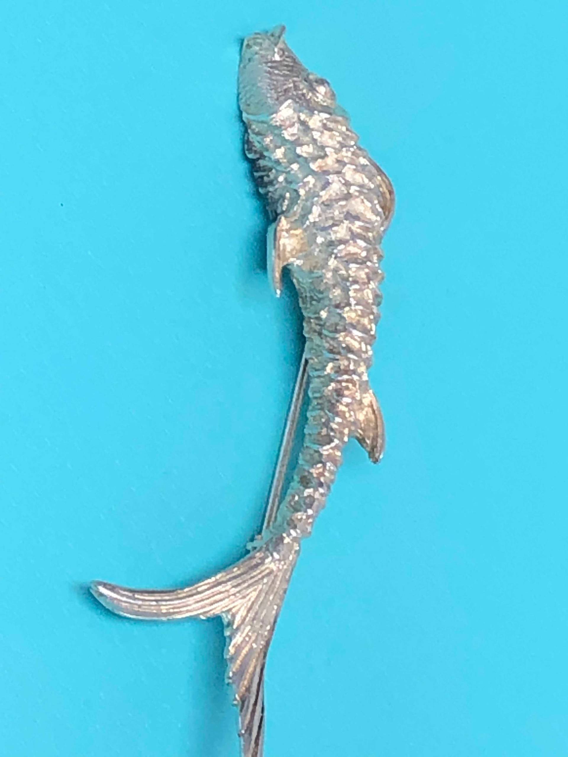 Vintage Sterling Silber Fisch Geformte Brosche Oder Pin Vintage Sterling Silber Fisch Geformte Brosche Oder Pin von ATZAJEWELRY