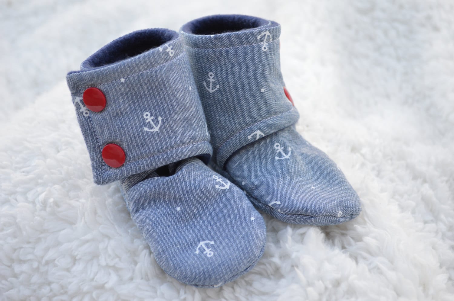 Baby Booties Stay On, Light Denim Navy Anker von ATaleOfTwoThreads