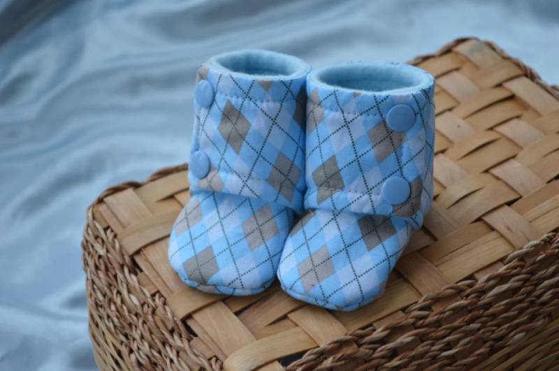 Blau Argyle Bleiben Auf Baby Booties, Zwillinge, Jungen Geschenk, Blau Und Grau Grau, Jungen-Mädchen, Frühling von ATaleOfTwoThreads
