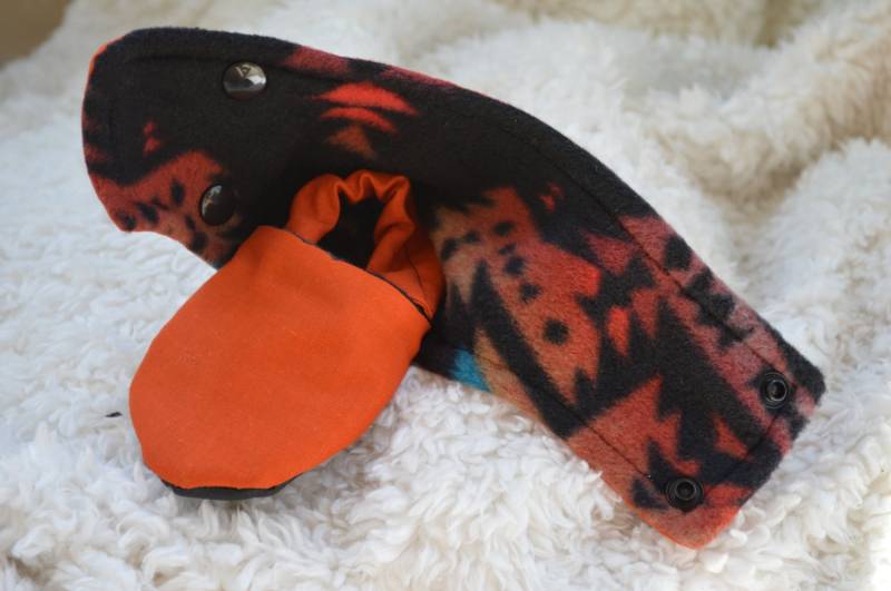 Bleib Auf Baby Booties, Gebrannte Orange Azteken, Southwester Baby, Toughtek, Windel Snaps, Baby-Dusche-Geschenk Individuell von ATaleOfTwoThreads