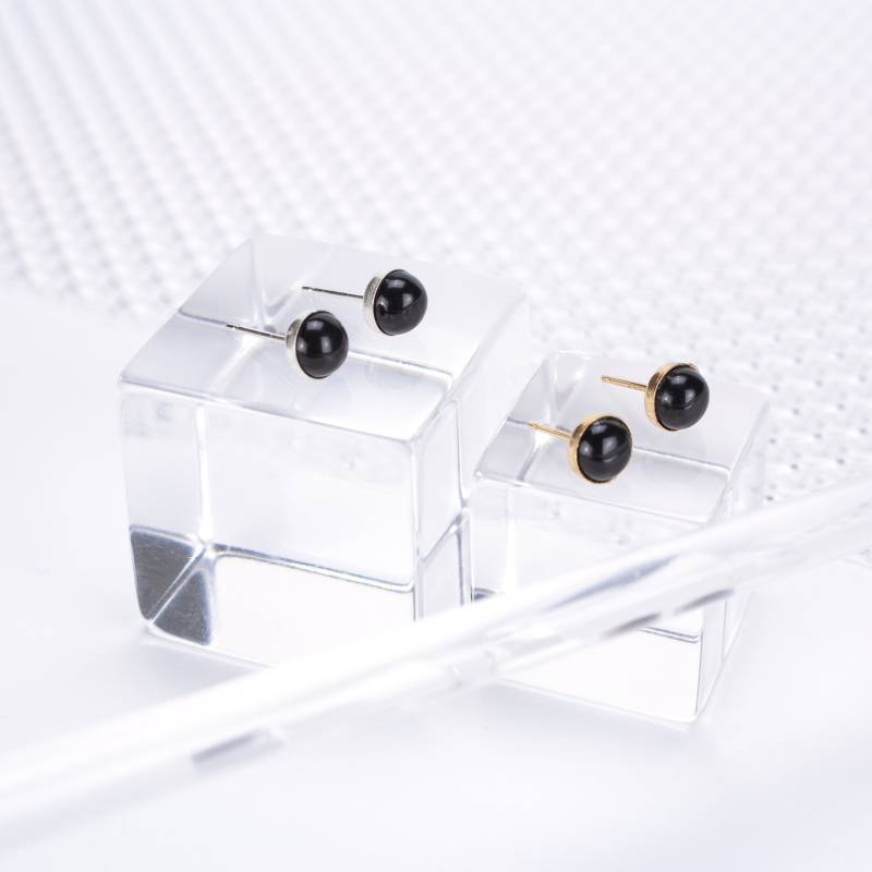 Schwarze Achat Edelstein Ohrstecker Schwarze Achat Edelstein Ohrstecker von ATeaLeaf