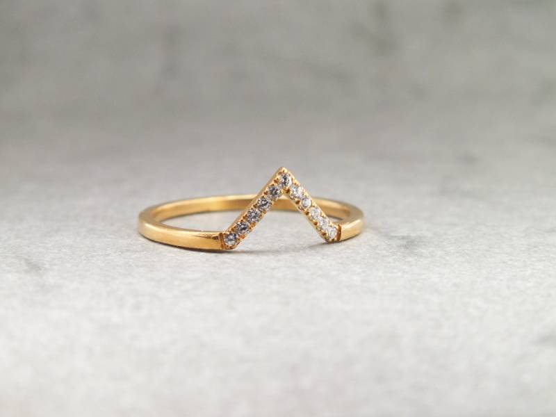 Art Deco 18K Gold Diamant V Ring Chevron Ehering von AThousandJoys