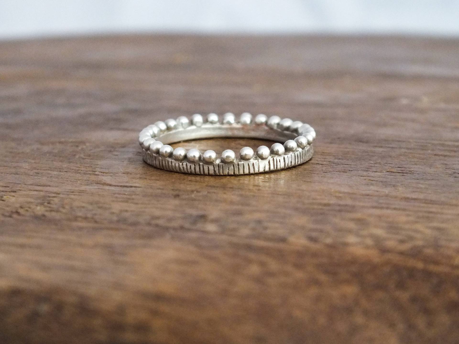 Etruria Sterling Silber Stapelring Boho Perlen Ehering von AThousandJoys