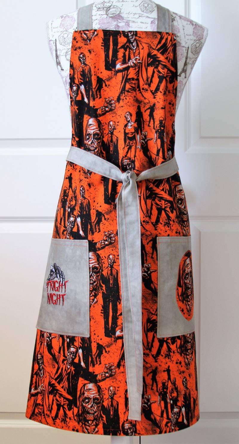 Halloween Zombie Gestickte Grillen Koch Schuster Schürze Halloween Zombie Gestickte Grillen Koch Schuster Schürze von ATouchofStitchery