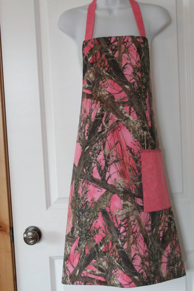 Schürze, Schuster, Bbq Schürze Umkehrbar Pink Camo Schürze, Schuster, Bbq Schürze Umkehrbar Pink Camo von ATouchofStitchery