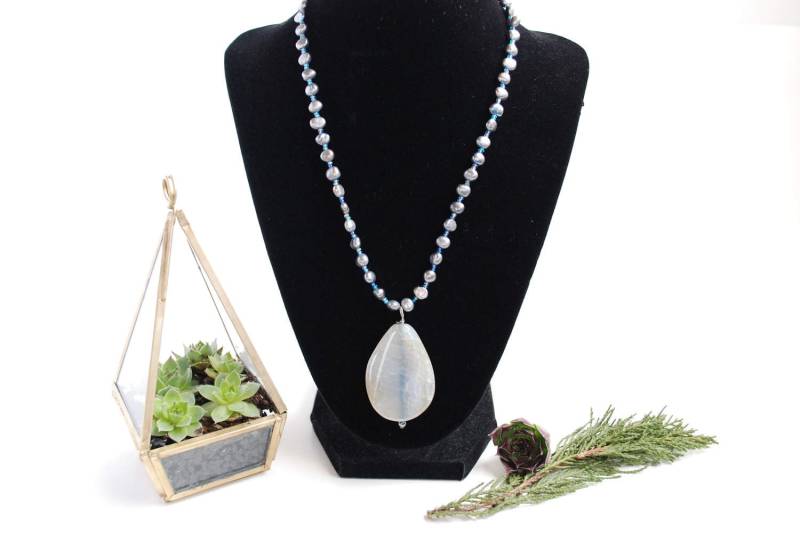 Große Knistern Quarzhalskette Mit Süßwasserperlen von ATreasureHunt