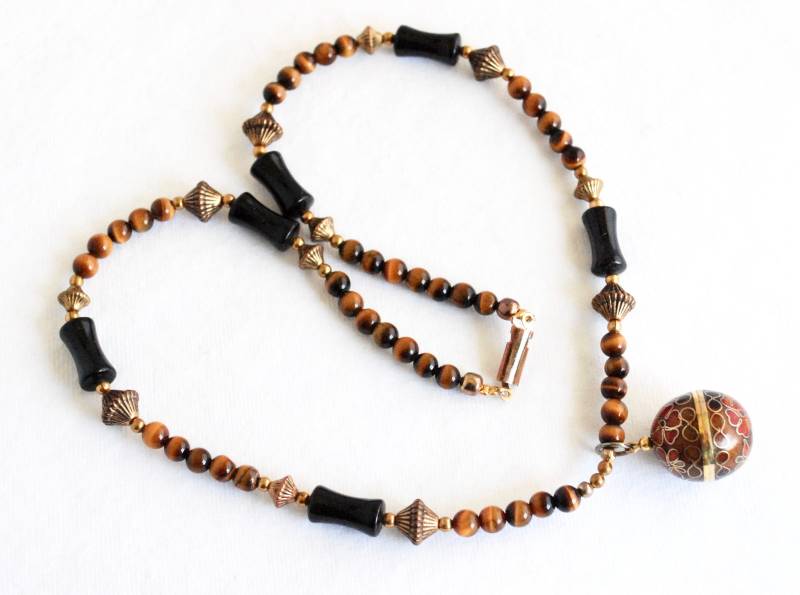 Jahrgang Tigerauge Halskette Mit Cloisonné-Andenken - Halbedelstein Emaille Drehen Auseinander Gebet Medaillon Perlenkette von ATreasureHunt